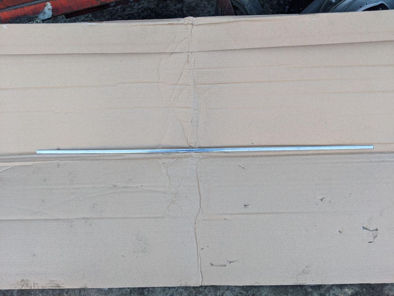 молдинг (накладка кузовная) Mercedes-Benz C-Класс W204/S204 2008, 2.1 л., дизель, МКПП, серебро, седан - фото №1