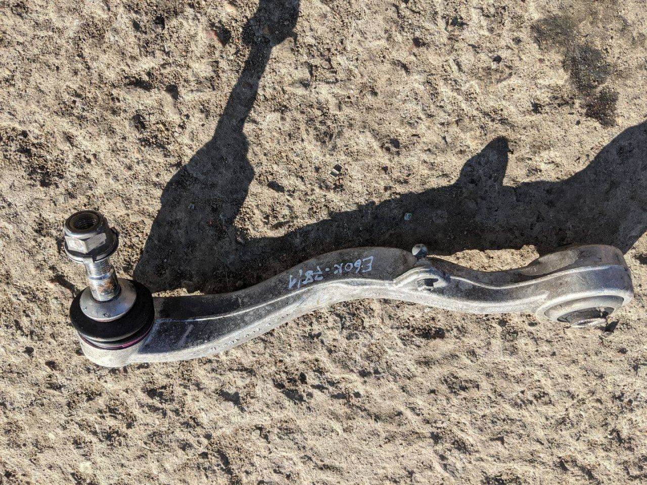 рычаг передний правый BMW 5 серия E60/E61 2007, 3.0 л., N54 B30 A, бензин, АКПП, белый, седан, задний привод, 6760182 - фото №1