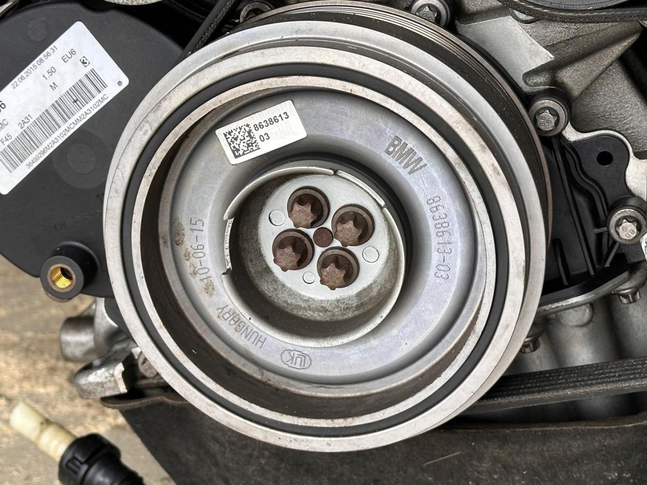 шкив коленвала BMW 2 серия Active Tourer F45 2015, 1.5 л., B38 A15 A, бензин, 8638613 - фото №1