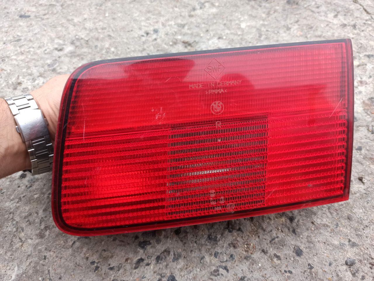 фонарь крышки багажника правый BMW 5 серия E39 2000 - фото №1