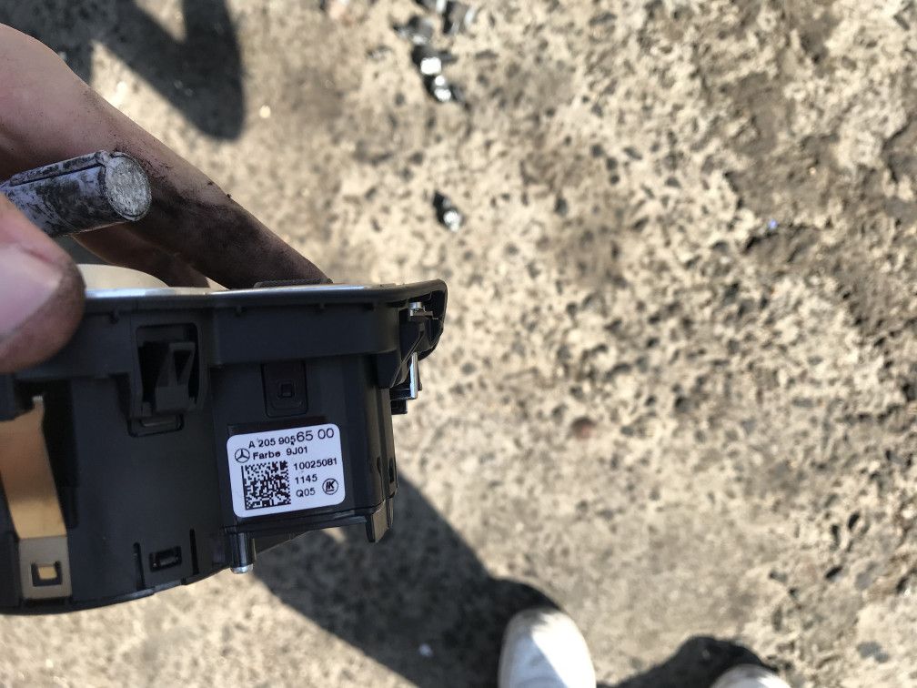 переключатель света Mercedes-Benz C-Класс W205/S205/C205 2015, 2.1 л., OM 651.921, дизель, АКПП, универсал, A2059056500 - фото №1