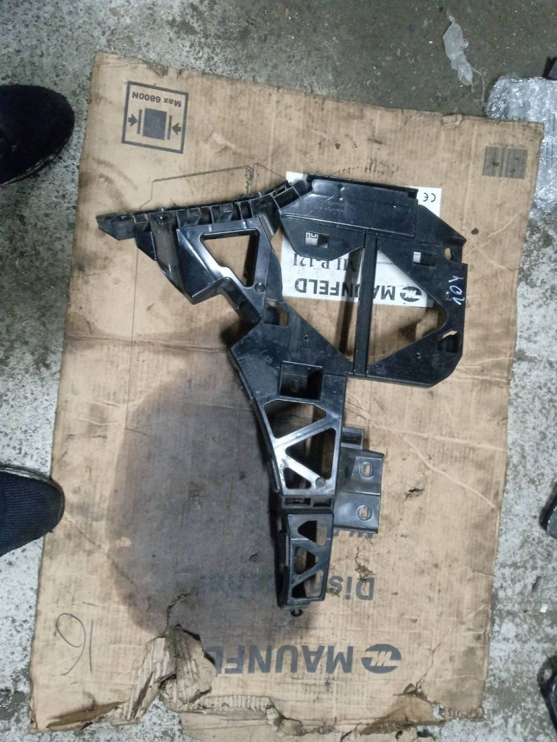 Крепление бампера переднего Mercedes-Benz M-Класс W166 2013, A1668851121 - фото №1