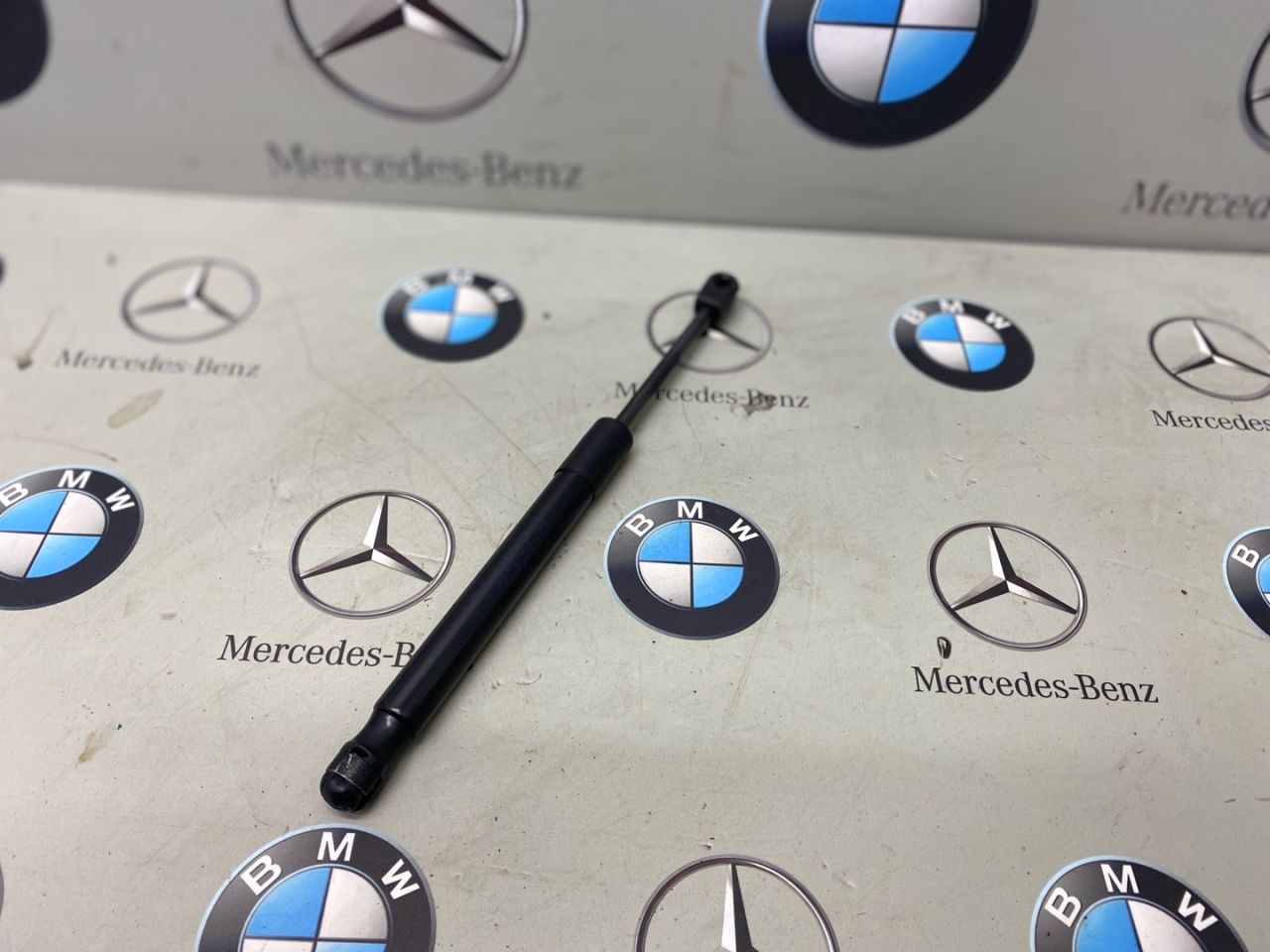 амортизатор капота BMW X3 F25 2012, 3.0 л., N52 B30 A, бензин, 7210727 - фото №1