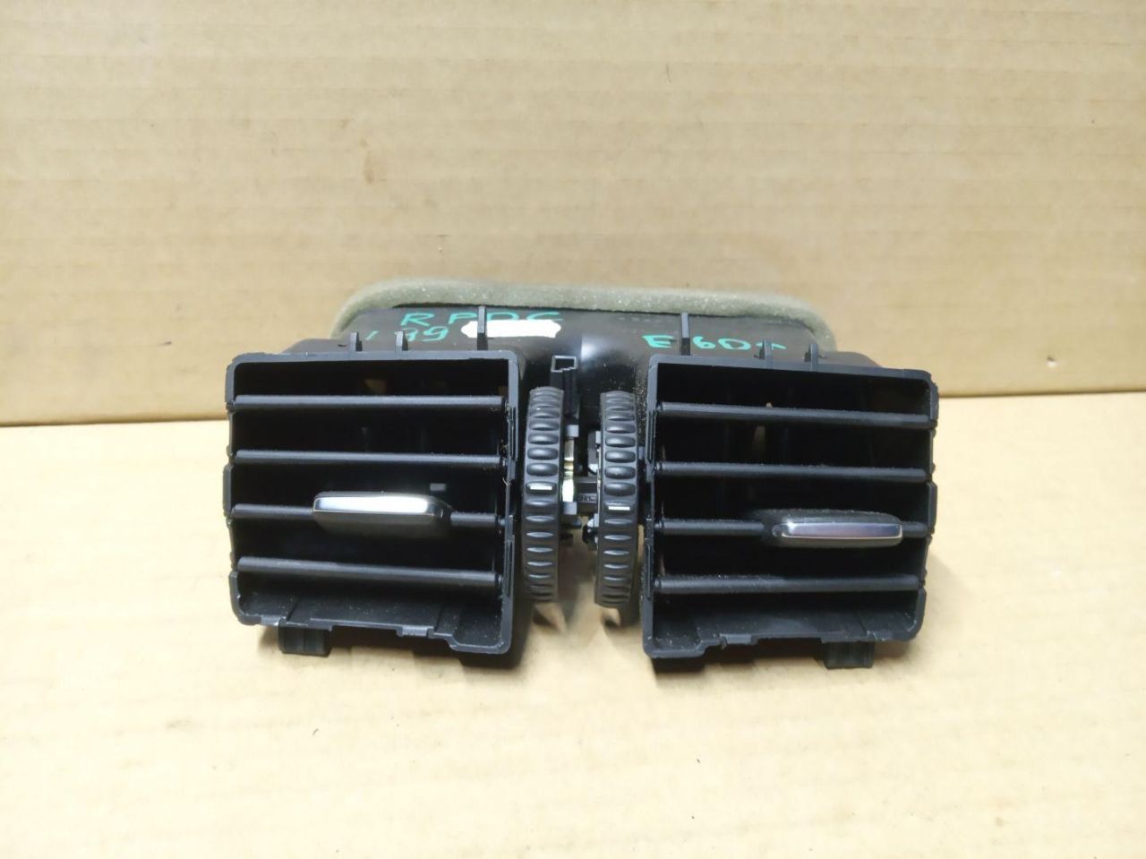 дефлектор обдува салона BMW 5 серия E60/E61 2007, 3.0 л., дизель, АКПП, седан, правый руль, 6932024, 7129556 - фото №1