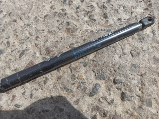 амортизатор крышки багажника (3-5 двери) Mini Cooper 1 поколение 2001, 1.6 л., W10 B16 A, бензин, АКПП, красный, хетчбэк 5 дв.