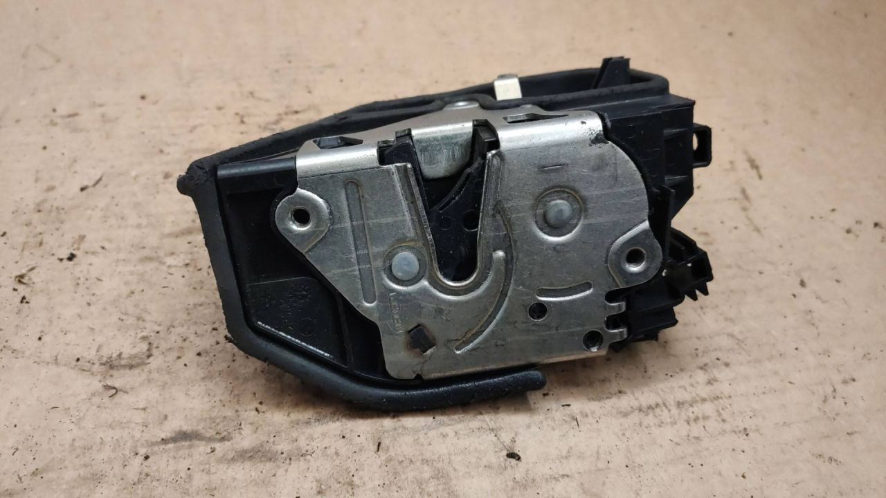 замок двери передней левой BMW 5 серия E60/E61 2007, 7167073 - фото №1