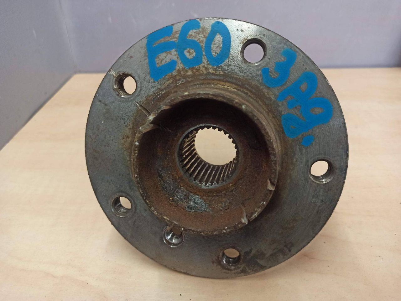 ступица задняя BMW 5 серия E60/E61 2006 - фото №1