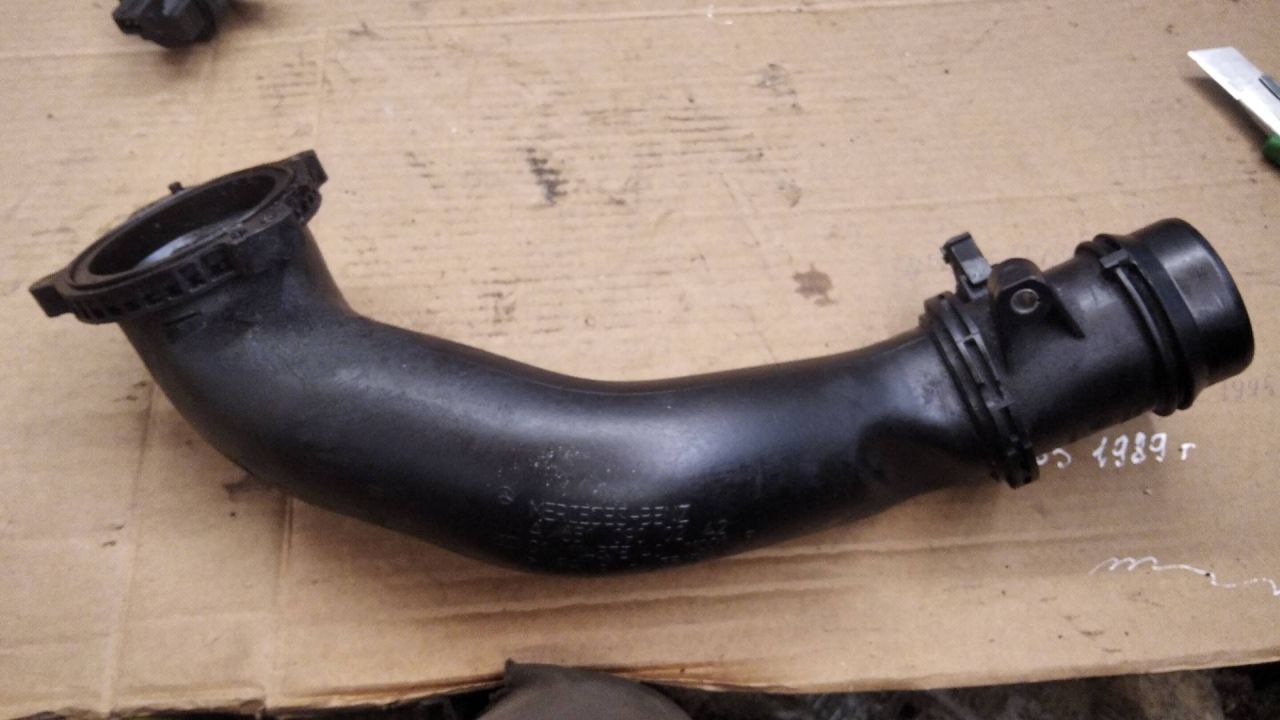 патрубок интеркулера Mercedes-Benz C-Класс W204/S204 2010, 2.0 л., A6510900242 - фото №1