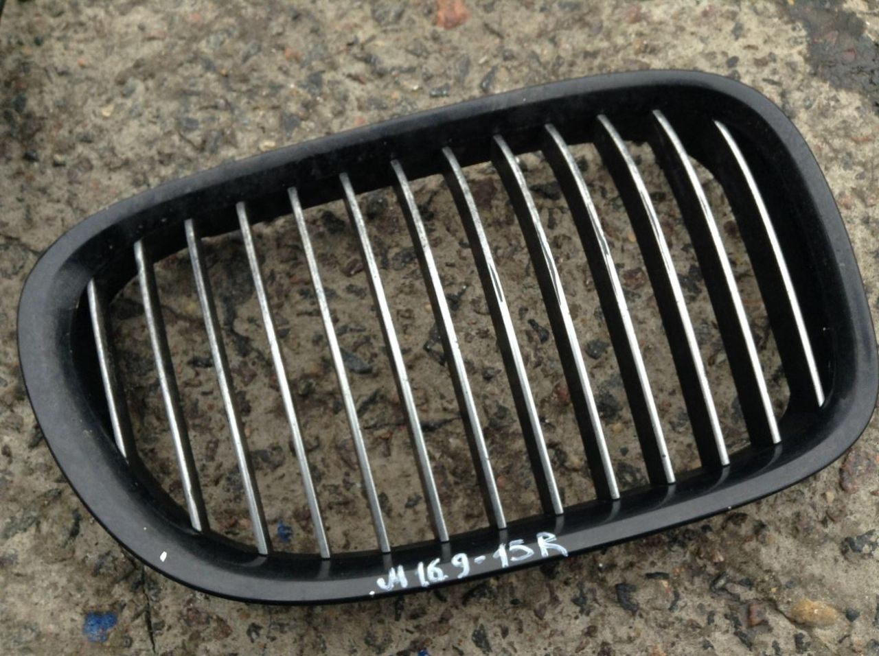 заглушка (решетка) в бампер BMW 7 серия F01/F02 2009, 3.0 л., N54 B30 A, бензин, АКПП, седан - фото №1