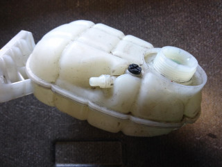 бачок расширительный BMW 2013, 2.0 л., N47 D20 C, дизель, АКПП, хетчбэк 5 дв., правый руль, 17137609468