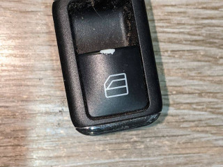 кнопка стеклоподъемника двери передней правой Mercedes-Benz C-Класс W204/S204 2009, 3.0 л., M 272.948, бензин, A2048707358