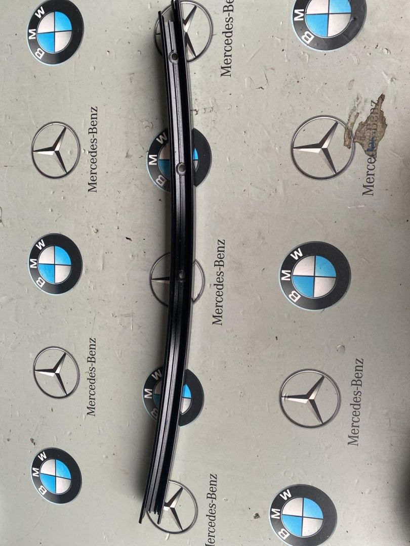 молдинг двери задней левой BMW 2023, 2.0 л., бензин, 416, 7416535 - фото №1