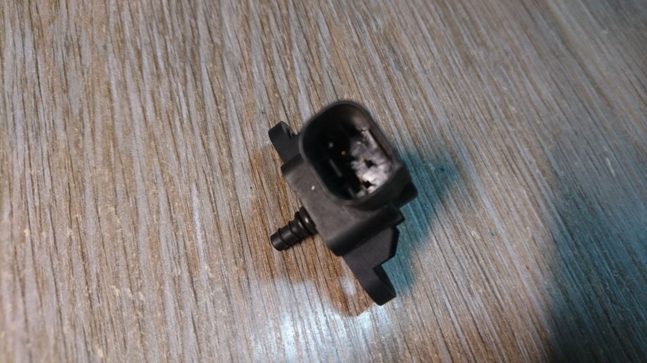 датчик абсолютного давления Mercedes-Benz E-Класс W212/S212/C207/A207 2010, 2.1 л., OM 651.924, дизель, АКПП, серебристый, седан, A0071530028, 0261230196 - фото №1