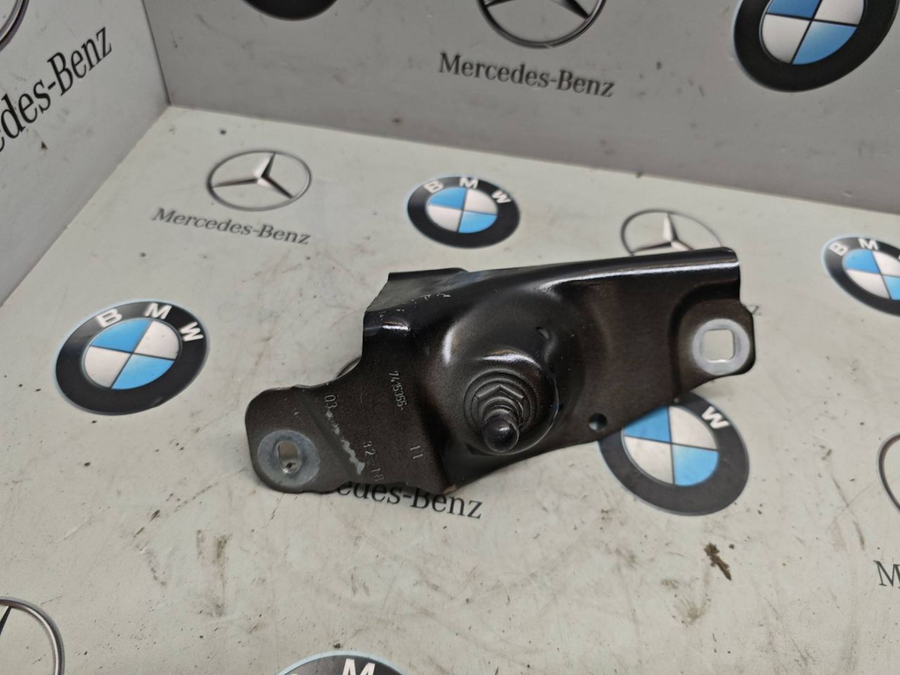 кронштейн (крепление) BMW 6 GT G32 2019, 3.0 л., B58B30, бензин, 7415355 - фото №1