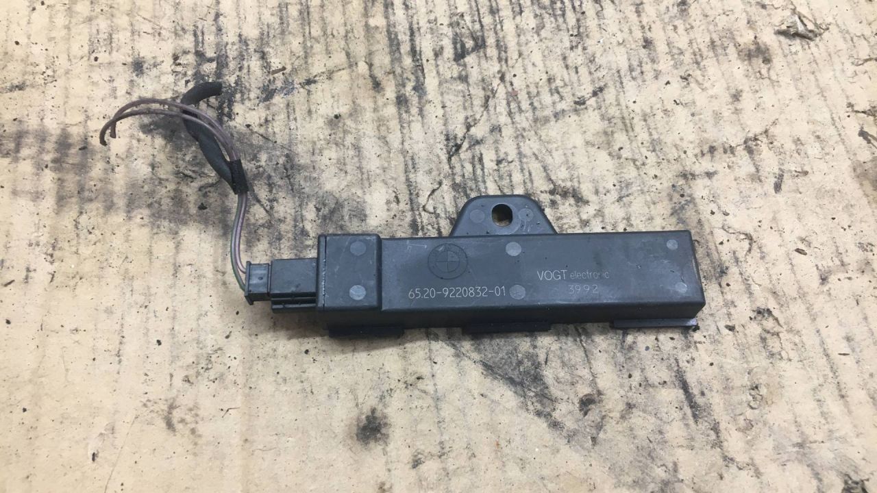 Антенна системы комфортного доступа BMW 3 серия F30/F31/F34 2012, 3.5 л., бензин, АКПП, седан, задний привод, 9220832, 65209220832 - фото №1