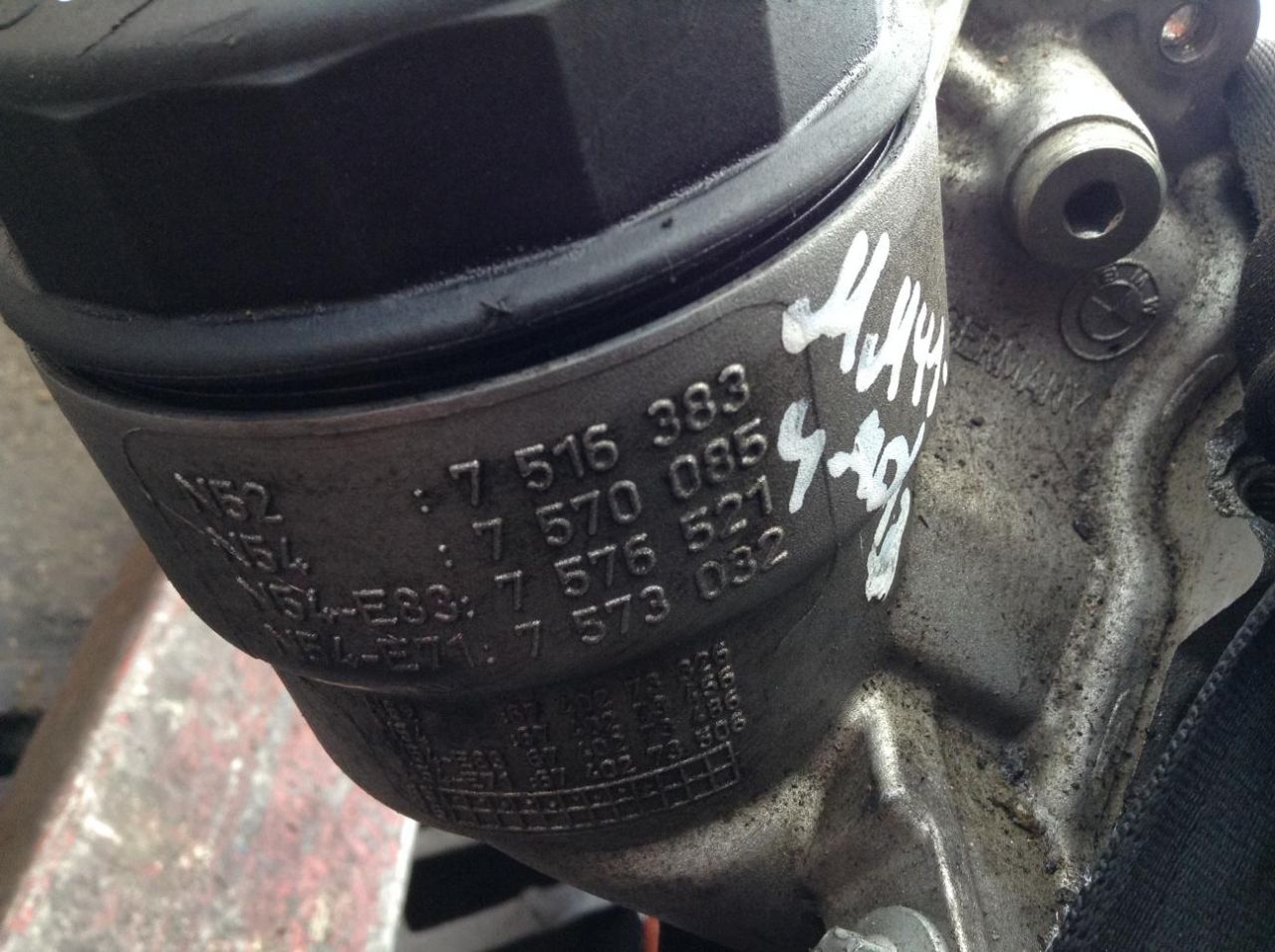 корпус масляного фильтра BMW 2012, 2.0 л., N20 B20 A, бензин, АКПП, седан, 7516383, 7570085 - фото №1