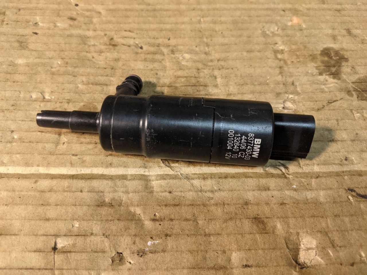 насос (моторчик) омывателя фар BMW X5 E70 2007, 4.8 л., N62 B48 A, бензин, АКПП, 8377430, 67128377430 - фото №1