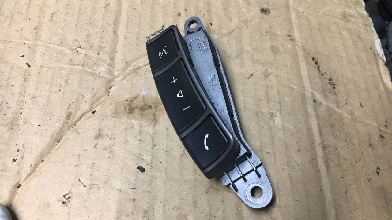 кнопки управления на руле BMW 7 серия E65/E66/E67 2004, 6911585 - фото №1