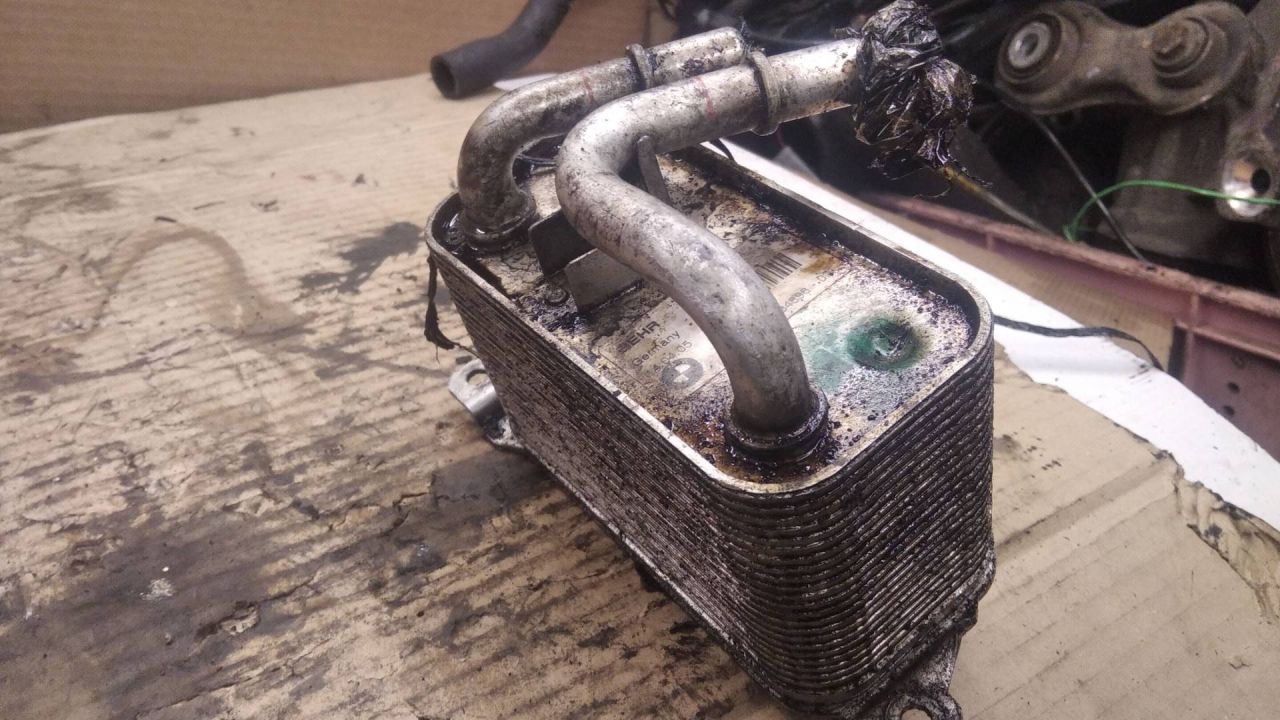 радиатор АКПП BMW 5 серия E60/E61 2006, 2.5 л., бензин, АКПП, универсал, 7534896 - фото №1