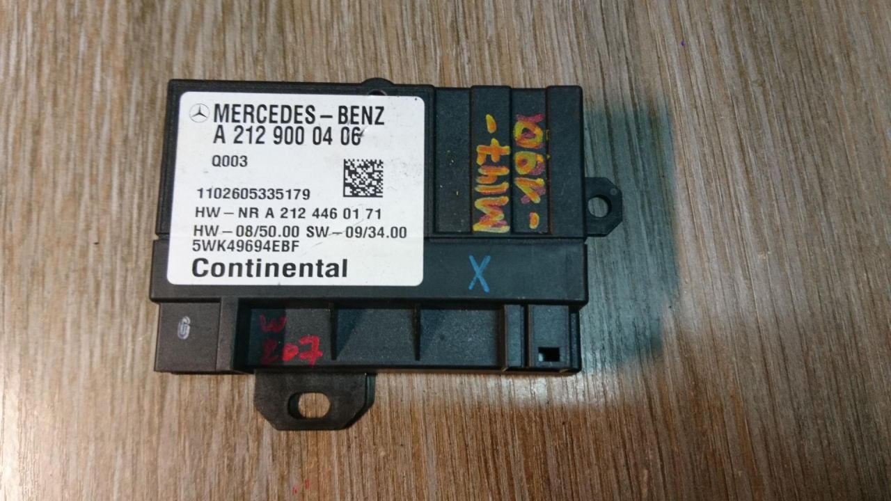 блок управления топливным насосом Mercedes-Benz E-Класс W212/S212/C207/A207 2011, 1.8 л., M 271.860, бензин, АКПП, черный, кабриолет, A2129000406, 5WK49694EBF - фото №1