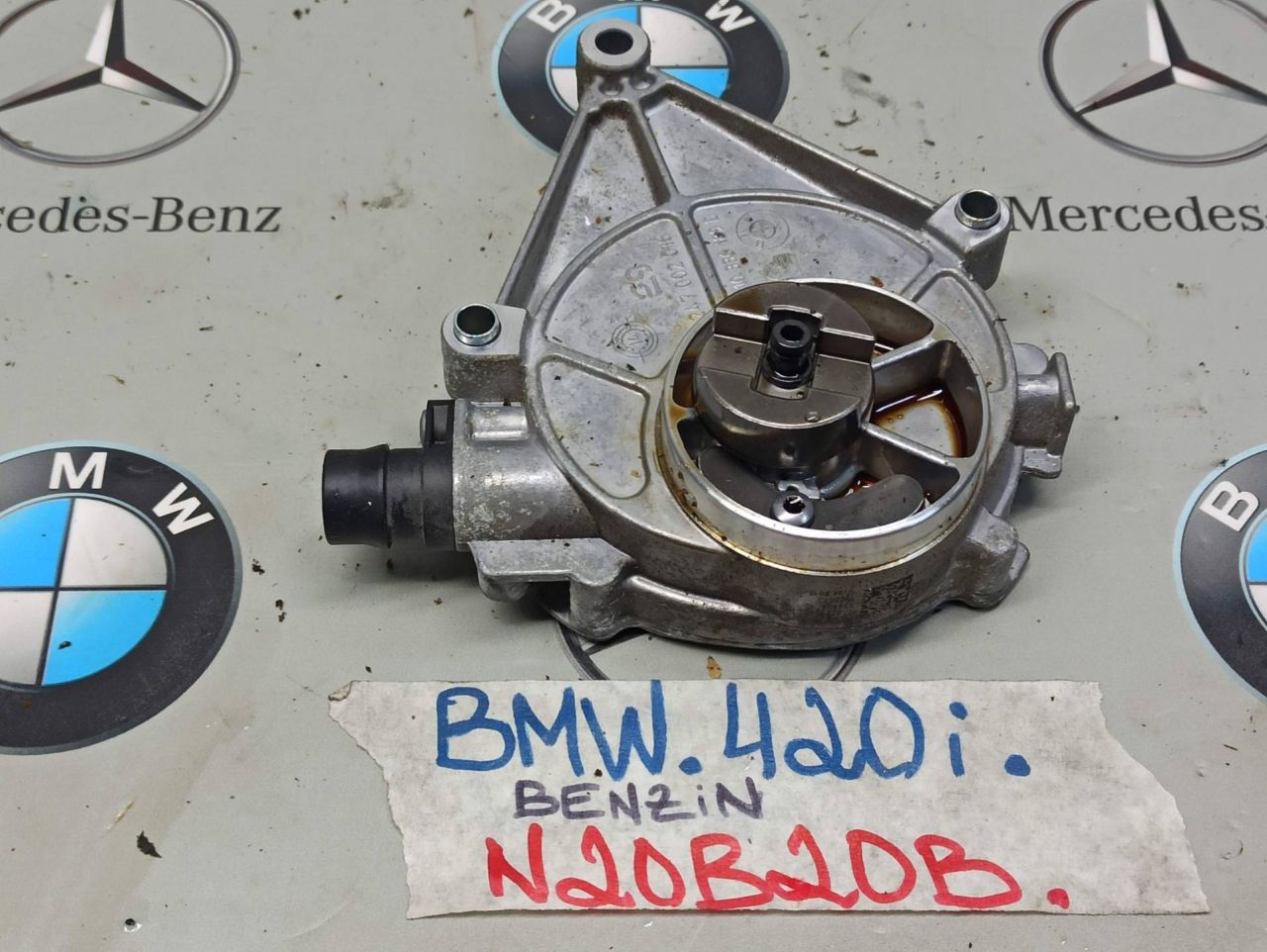 насос вакуумный BMW 4 серия F32/F33 2014, 2.0 л., бензин, 7622380 - фото №1