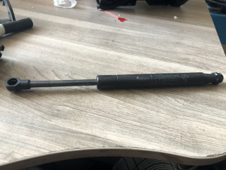 амортизатор пола багажника BMW X5 E70 2008, 4.8 л., N62 B48 B, бензин, АКПП, белый, внедорожник 5 дв.