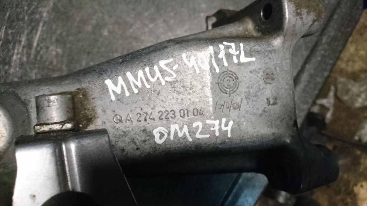 кронштейн двигателя Mercedes-Benz 2013, 1.6 л., M 274.910, бензин, АКПП, седан, A2742230104 - фото №1