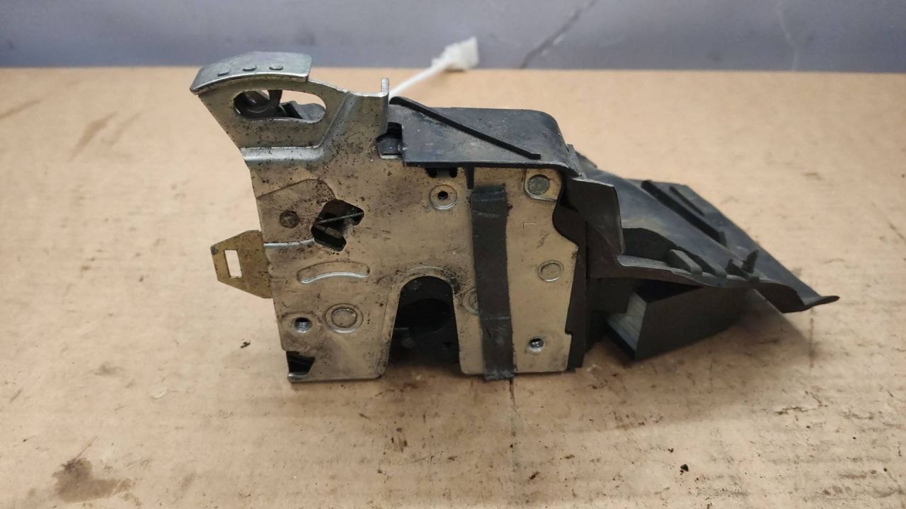 замок двери передней левой BMW 5 серия E39 2000 - фото №1