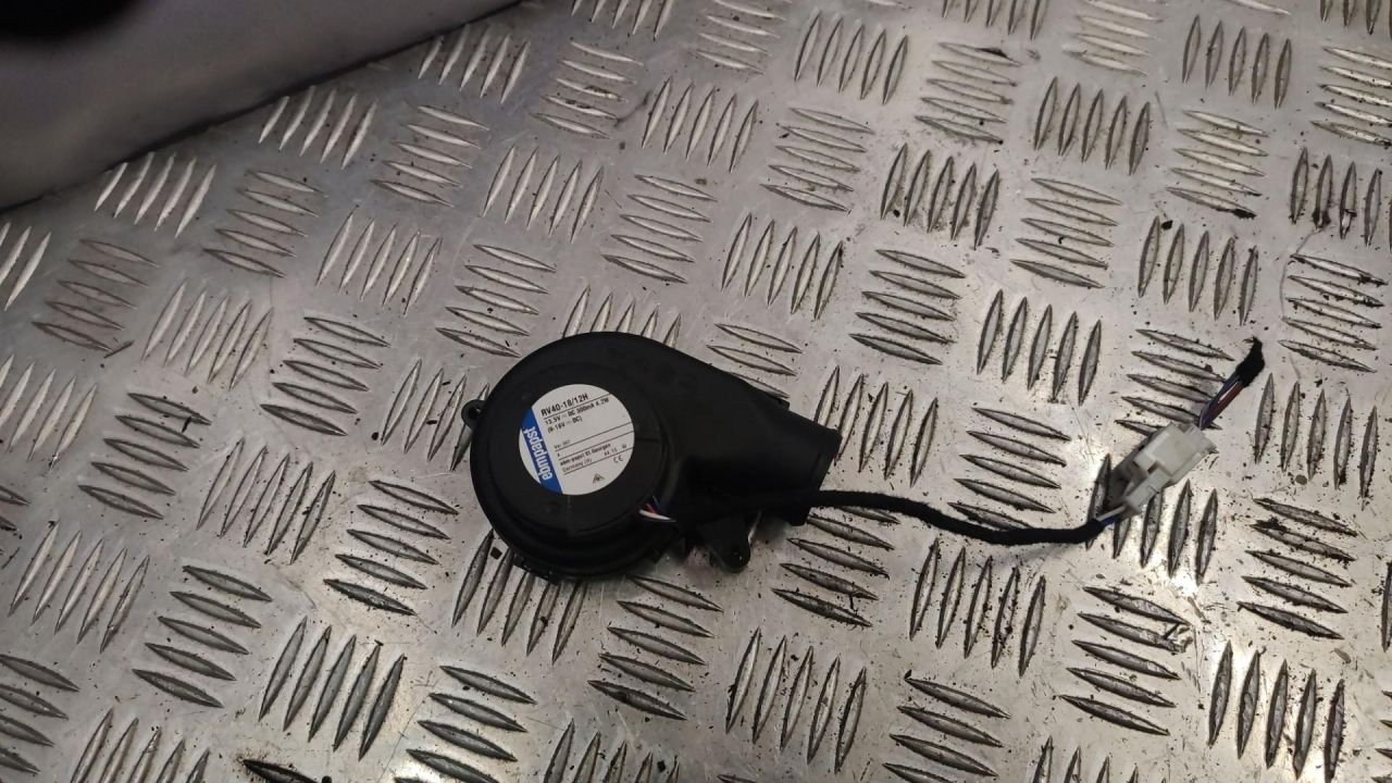 вентилятор охлаждения отсека электроники Mercedes-Benz S-Класс W222/C217/A217 2014, 3.0 л., OM 642.861, дизель, АКПП, серебристый, седан - фото №1