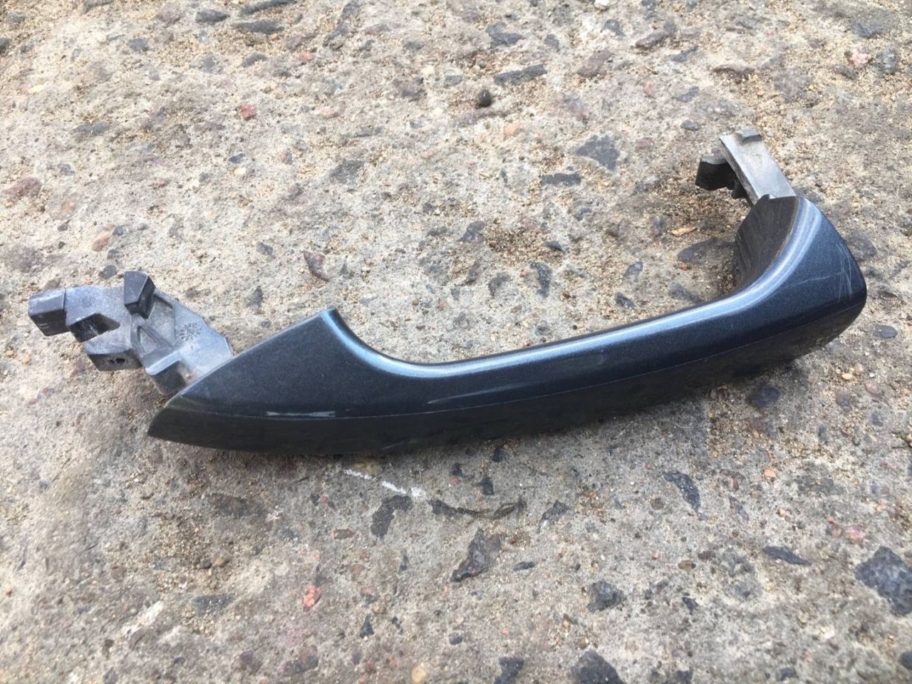 ручка наружная задняя левая Mercedes-Benz C-Класс W204/S204 2009, 3.0 л., M 272.948, бензин, A2047800170 - фото №1