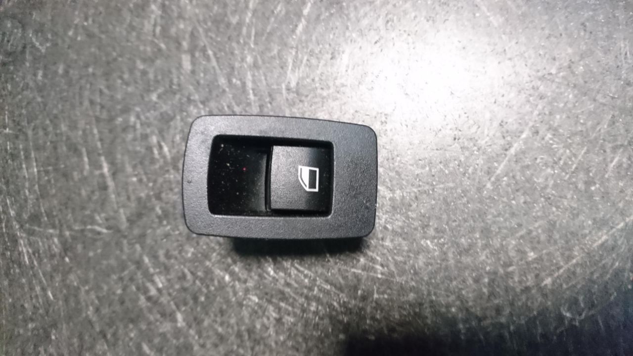 кнопка стеклоподъемника двери задней левой BMW 2013, 2.0 л., N47 D20 C, дизель, АКПП, хетчбэк 5 дв., правый руль, 9208106 - фото №1