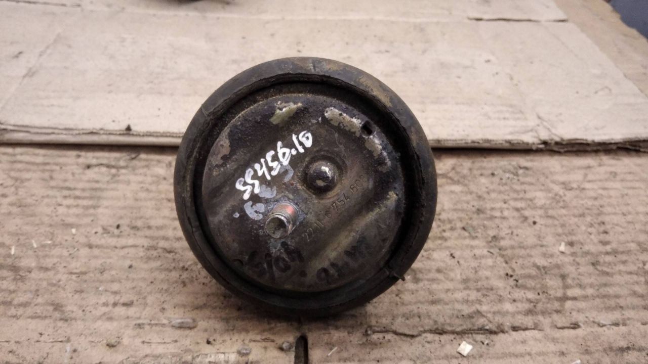 подушка крепления двигателя BMW 5 серия E39 1997, 2.5 л., бензин, 6754608 - фото №1