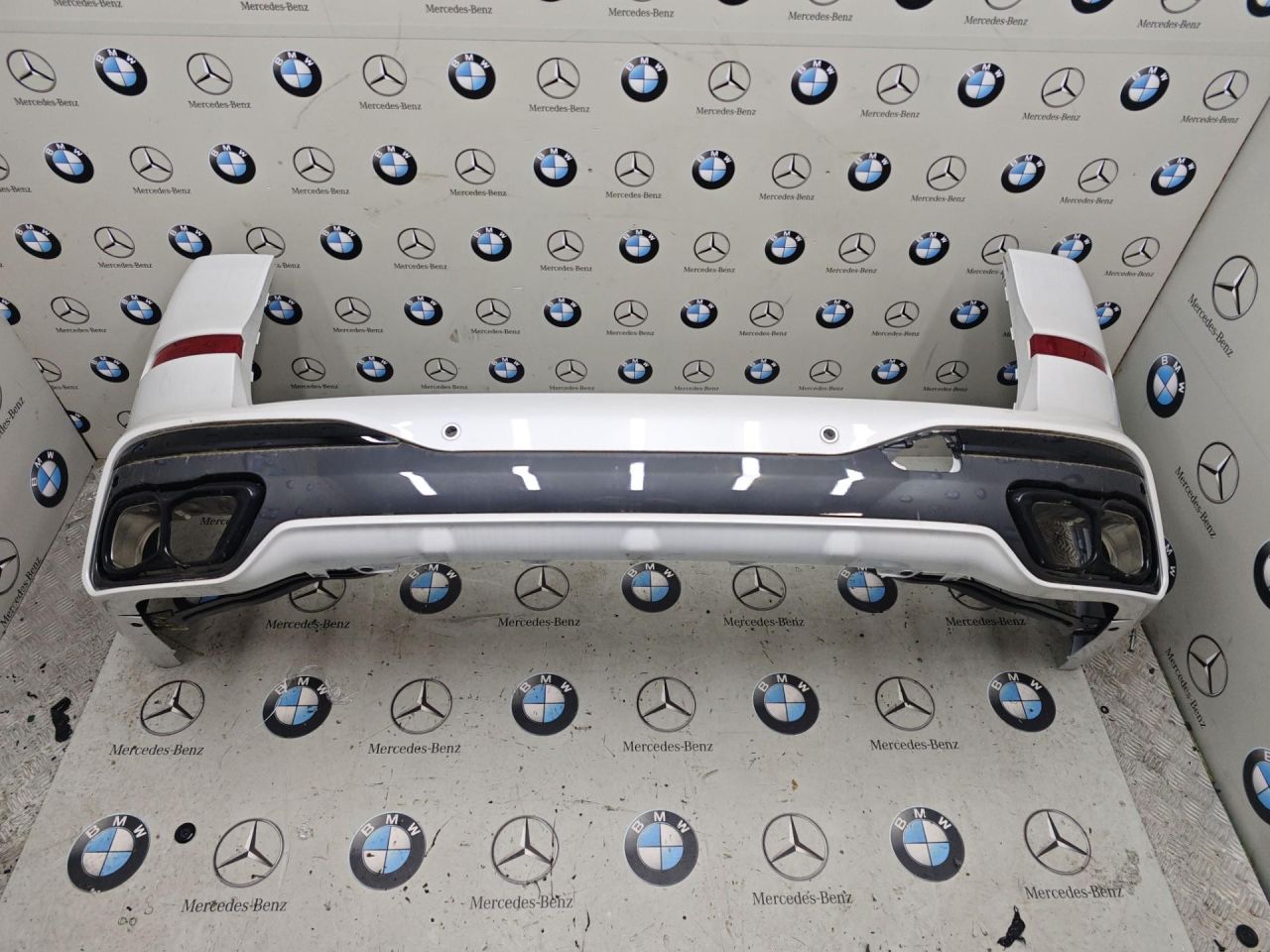 бампер задний BMW 2023, 4.4 л., бензин, a96, полный привод, правый руль - фото №1