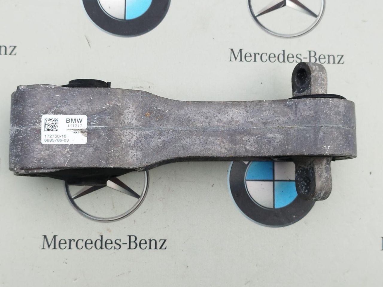 подушка крепления двигателя BMW X1 F48 2018, 2.0 л., бензин, АКПП, 6885786 - фото №1