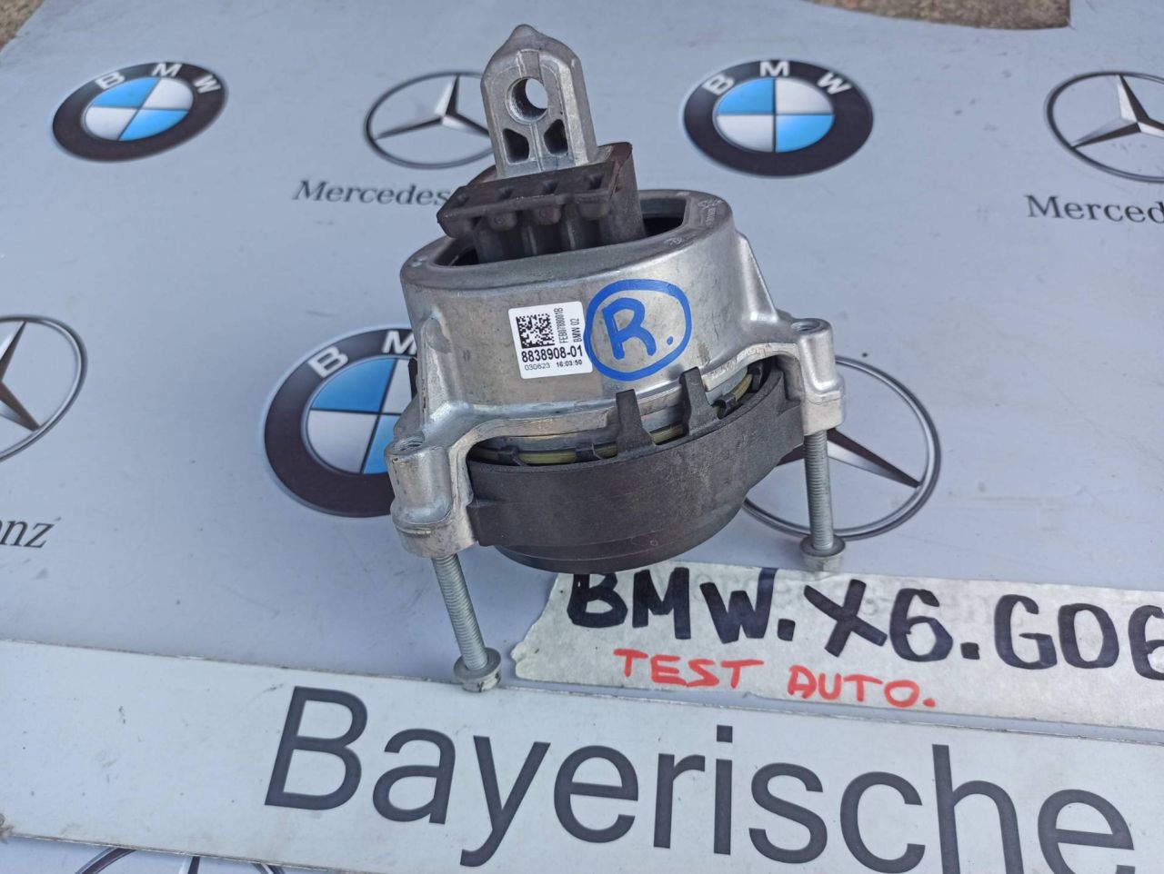подушка крепления двигателя BMW 2024, 3.0 л., бензин, 475, 8838908 - фото №1