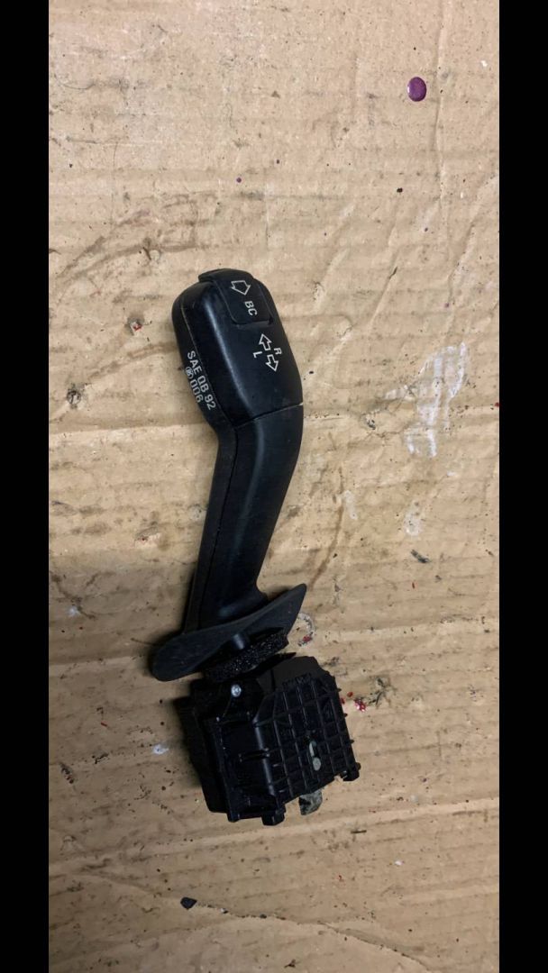 переключатель поворотов BMW 7 серия E38 1998, 8352172 - фото №1