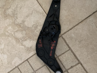 механизм открытия капота (кронштейн в салоне) BMW 2012, 2.0 л., N47 D20 C, дизель, АКПП, седан, правый руль, 51239114003