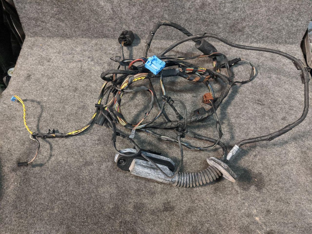 дверная проводка BMW 7 серия F01/F02 2009, 4.4 л., N63 B44 A, бензин, АКПП, седан, 9212190 - фото №1