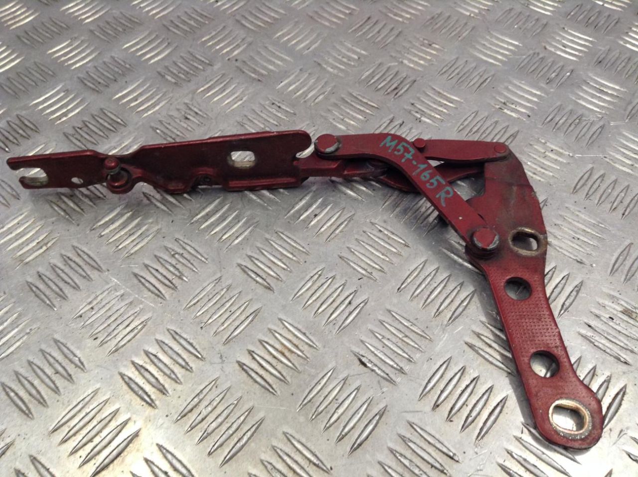 петля капота правая BMW 3 серия E46 2000, 1.9 л., бензин, АКПП, седан - фото №1