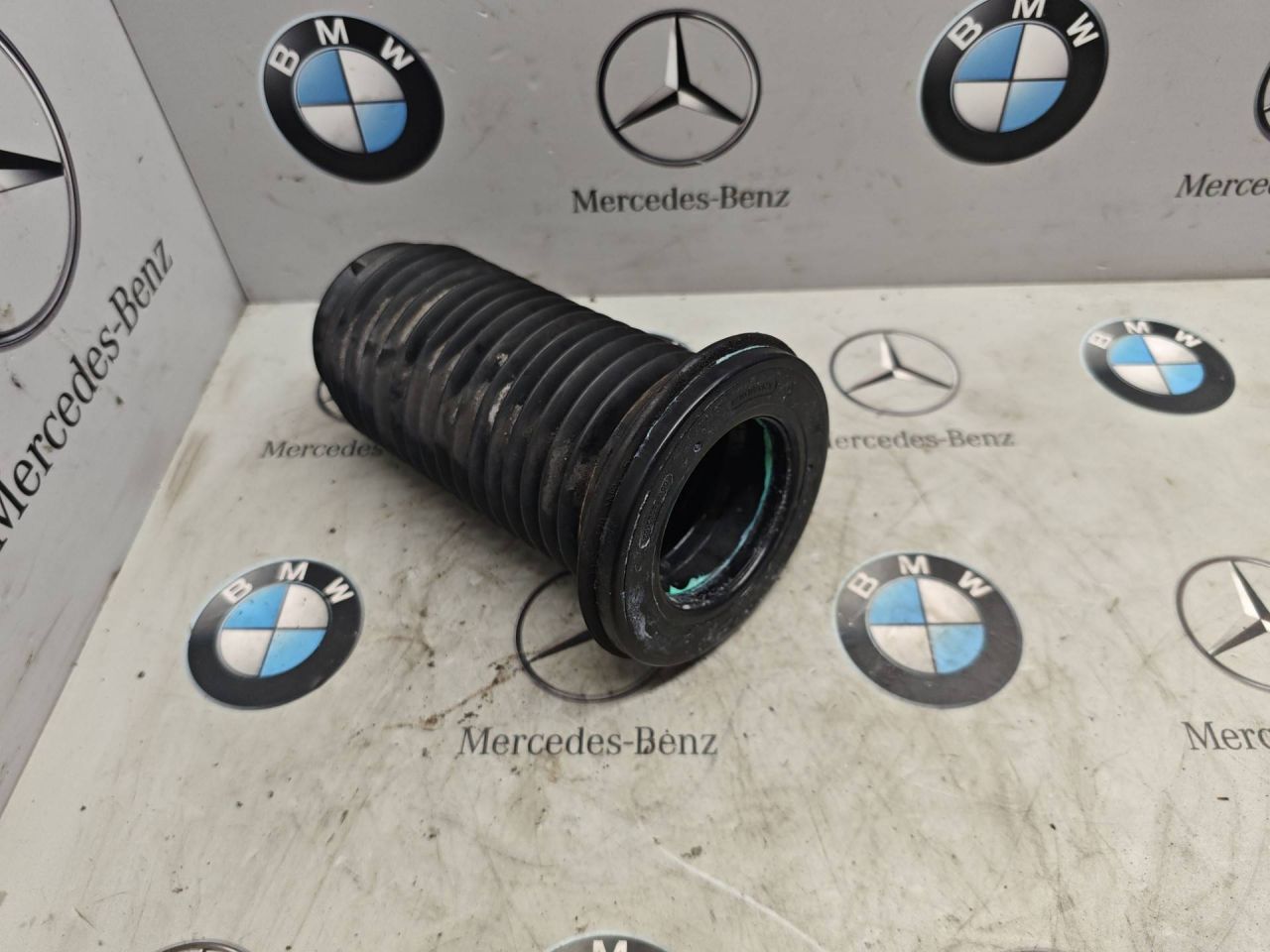 пыльник амортизатора передний Mercedes-Benz GLB-Класс 1 поколение 2022, бензин, задний привод, A2183210083 - фото №1