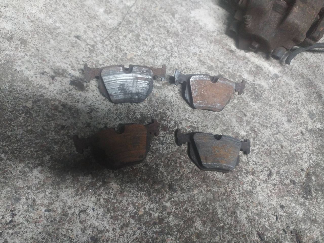 тормозные колодки BMW 3 серия E46 2003, 3.0 л., бензин - фото №1