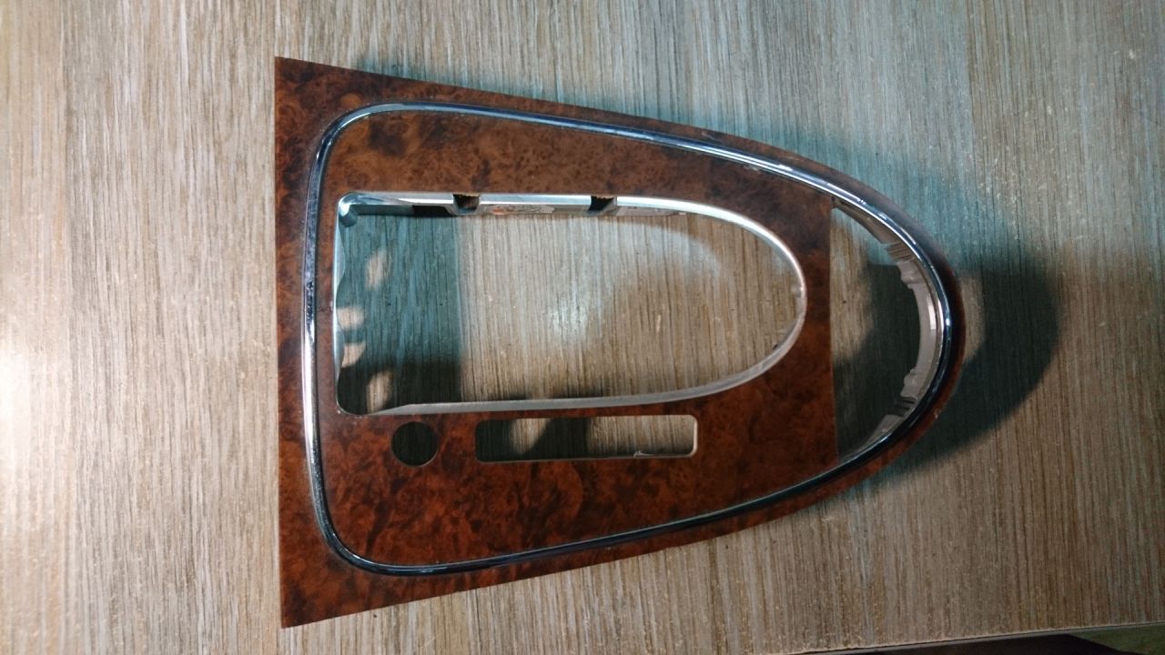 рамка обрамление кулисы Mercedes-Benz CLS-Класс C219 2007, 3.0 л., OM 642.920, дизель, АКПП, купе, A2196800036 - фото №1