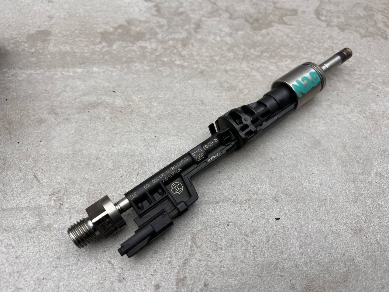 форсунка BMW 2013, 2.0 л., N20 B20 B, бензин, 7597870 - фото №1