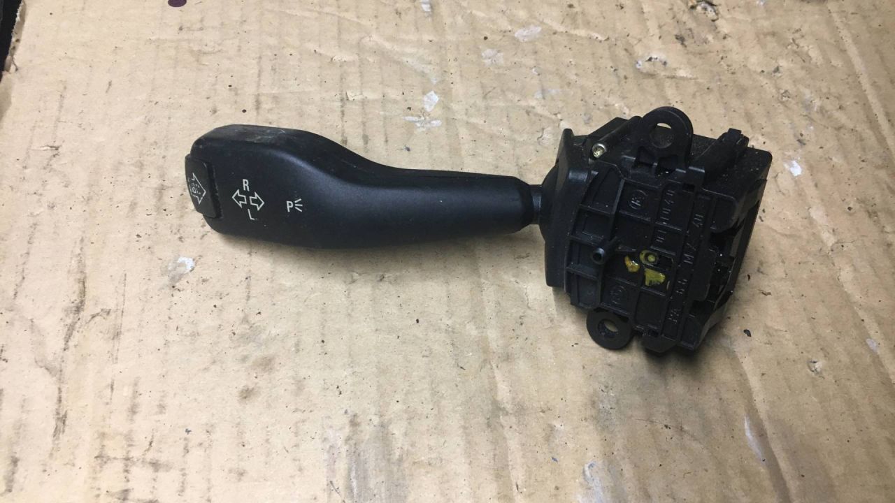 переключатель поворотов BMW 3 серия E46 2001, 3.0 л., бензин, АКПП, купе, 8363668 - фото №1