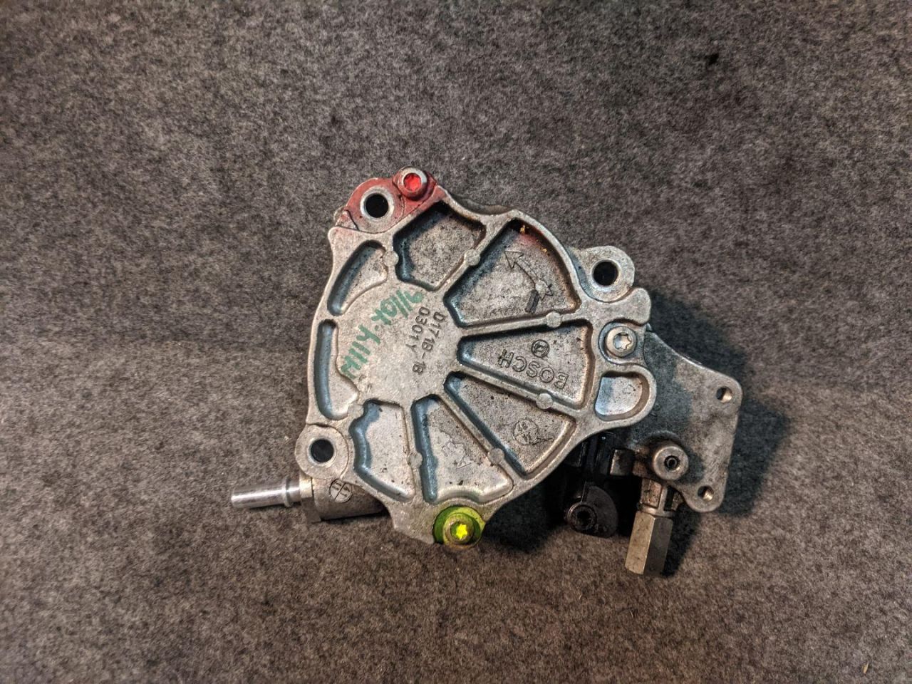 насос вакуумный Land Rover Range Rover Evoque L538 2012, 2.2 л., 224DT, дизель, АКПП, внедорожник 5 дв., D171B-1B - фото №1