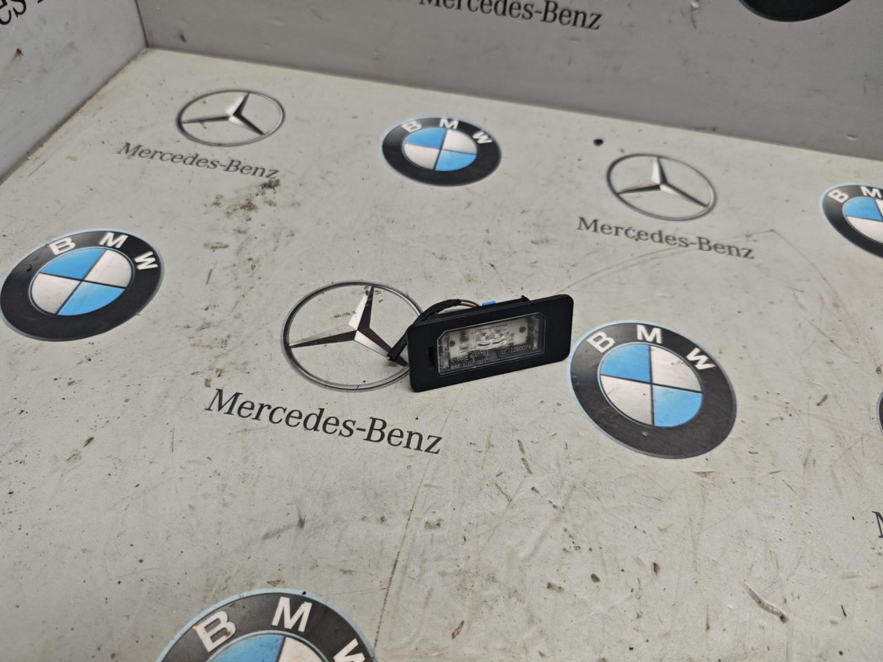 подсветка номера BMW 2 серия Active Tourer F45 2015, 2.0 л., B48 A20 A, бензин, 7193293 - фото №1