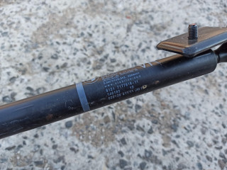 амортизатор двери передней правой BMW 7 серия F01/F02 2011, 3.0 л., N54 B30 A, бензин, седан, 7177616