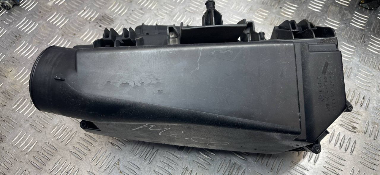 корпус воздушного фильтра Mercedes-Benz 2012, 1.8 л., M 271.820, бензин, A2710901601, A2710940304 - фото №1