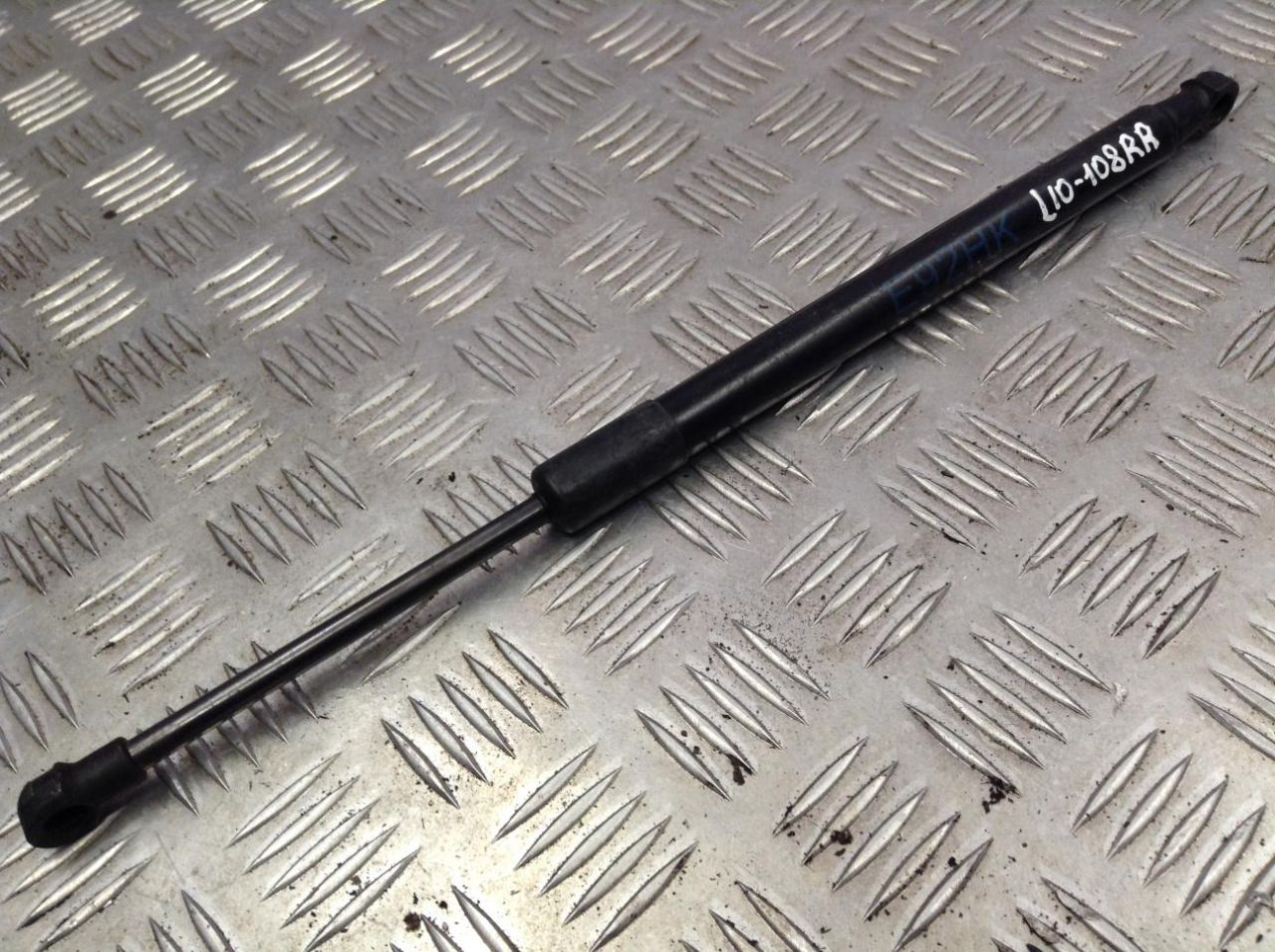 амортизатор крышки багажника (3-5 двери) BMW 3 серия E90/E91/E92/E93 2007, 3.0 л., N53 B30 A, бензин, АКПП, черный, купе, 7177283 - фото №1