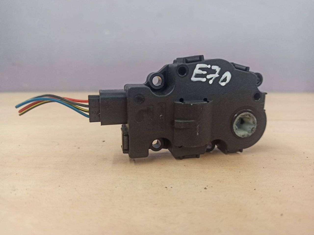 моторчик заслонки печки BMW X5 E70 2009, 3.0 л., дизель - фото №1